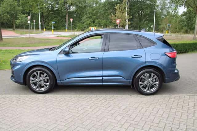 Ford Kuga (2023) thumbnail 3