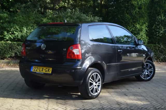 Volkswagen Polo (2003) thumbnail 2