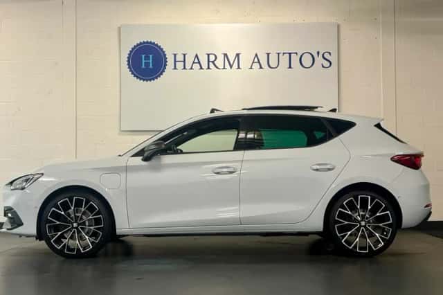 SEAT Leon (2021) thumbnail 2