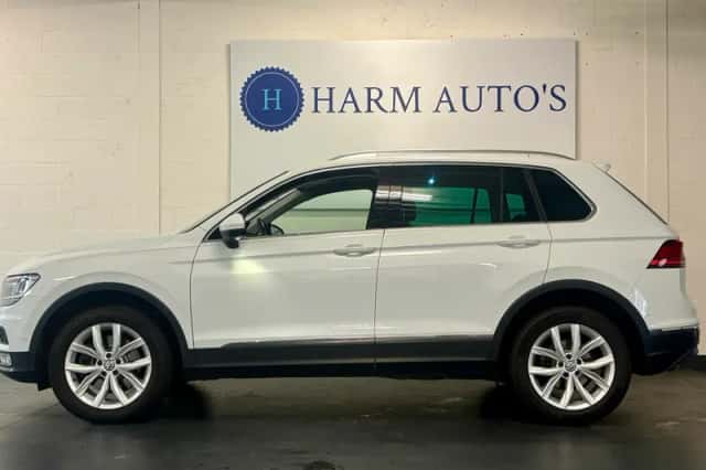 Volkswagen Tiguan (2017) thumbnail 2