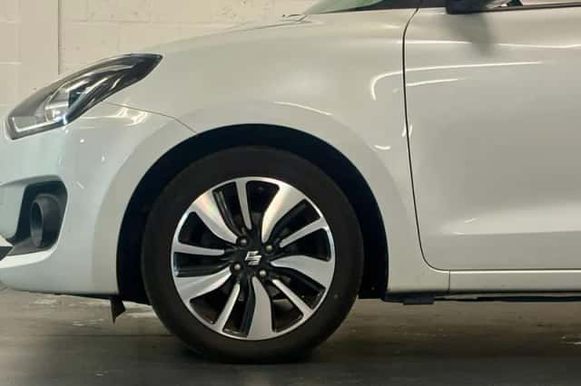 Suzuki Swift (2017) thumbnail 5