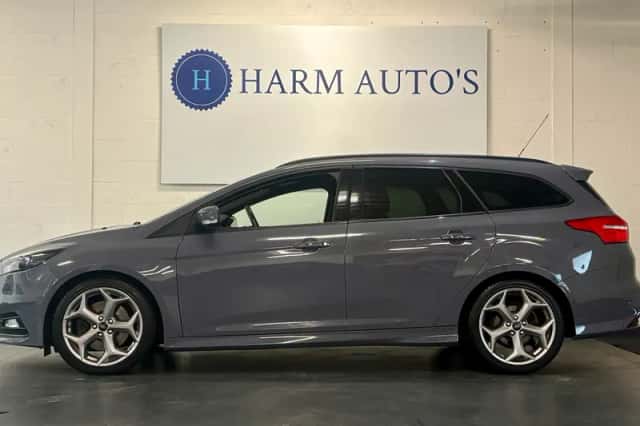 Ford Focus (2018) thumbnail 2