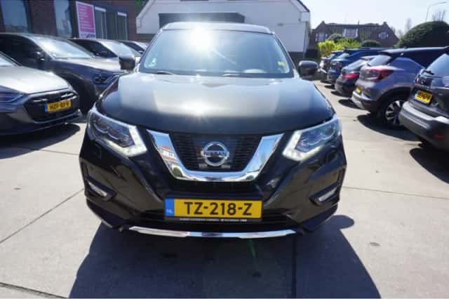Nissan X-Trail (2018) thumbnail 2