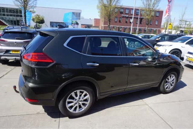 Nissan X-Trail (2018) thumbnail 4