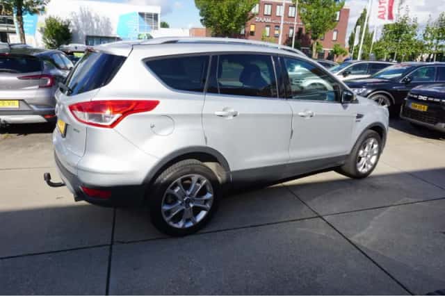 Ford Kuga (2014) thumbnail 4