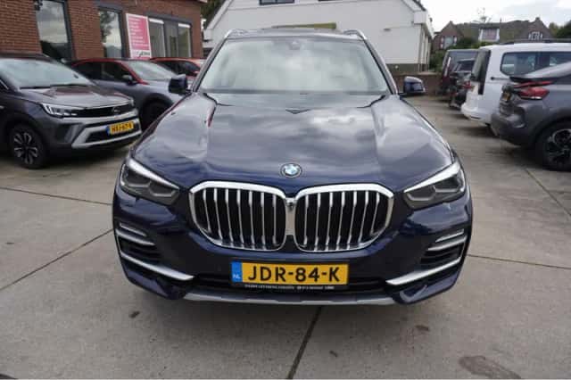 BMW X5 (2021) thumbnail 2