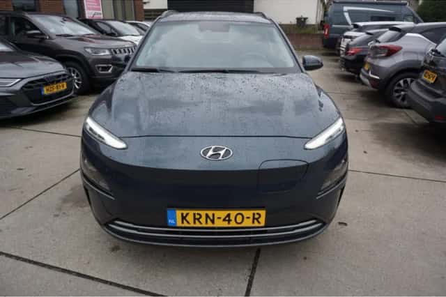 Hyundai Kona (2022) thumbnail 2