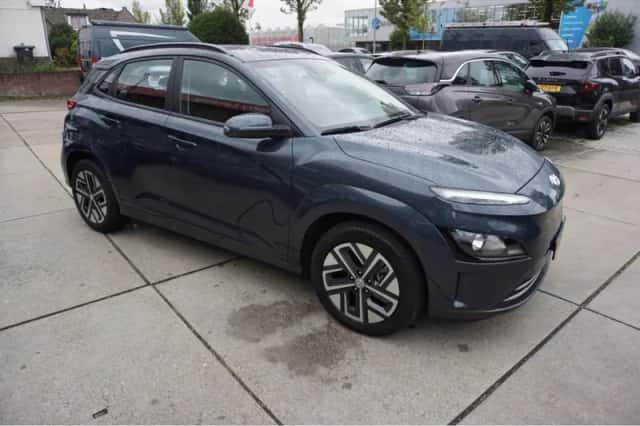 Hyundai Kona (2022) thumbnail 3
