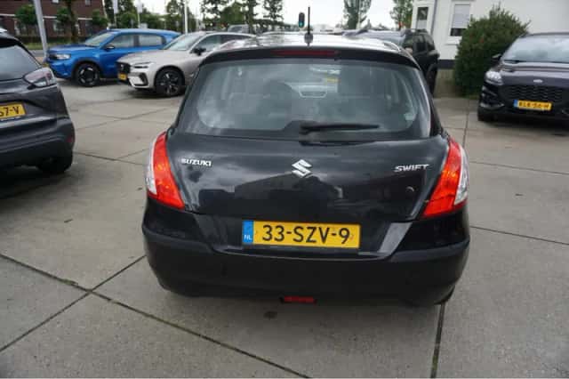 Suzuki Swift (2012) thumbnail 5