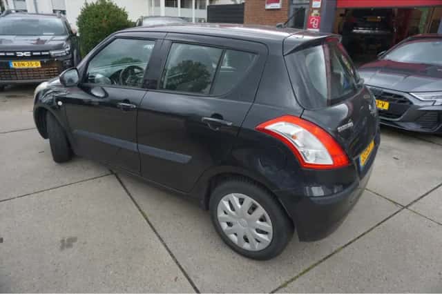 Suzuki Swift (2012) thumbnail 6