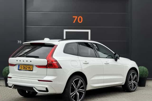 Volvo XC60 (2023) thumbnail 3
