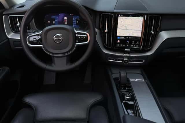 Volvo XC60 (2023) thumbnail 4