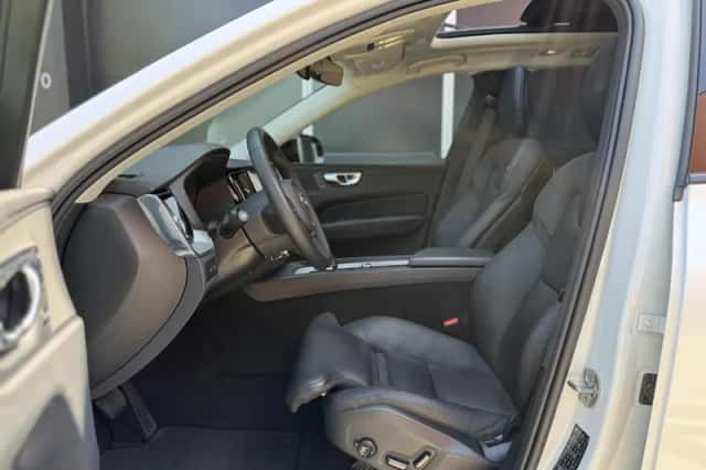 Volvo XC60 (2023) thumbnail 5