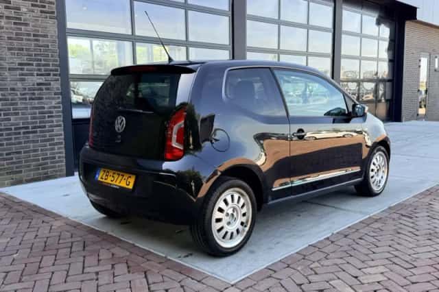 Volkswagen Up! (2011) thumbnail 2