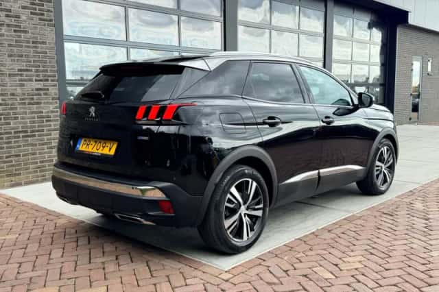 Peugeot 3008 (2017) thumbnail 2