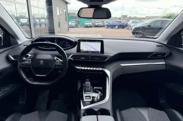 Peugeot 3008 (2017) thumbnail 3