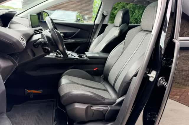 Peugeot 3008 (2017) thumbnail 4