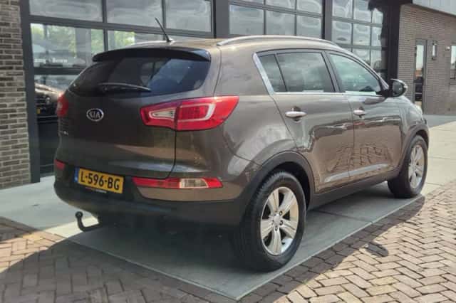 Kia Sportage (2012) thumbnail 2