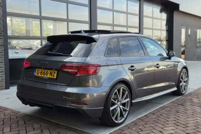 Audi A3 (2017) thumbnail 2