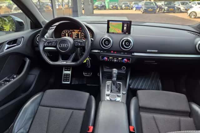 Audi A3 (2017) thumbnail 3