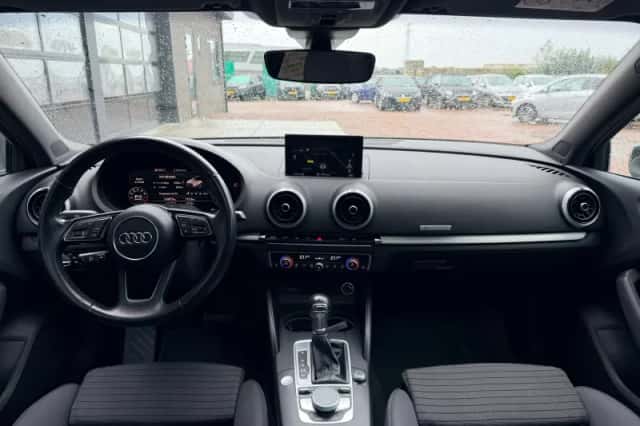 Audi A3 (2016) thumbnail 3