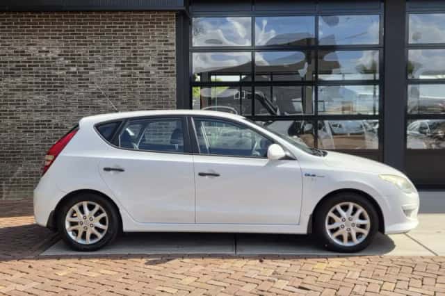 Hyundai i30 (2010) thumbnail 6