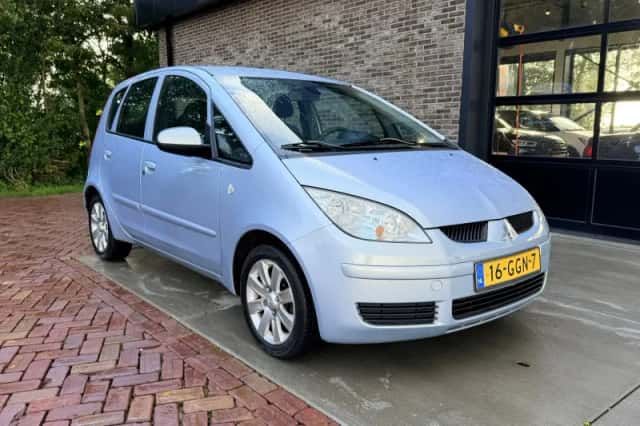 Mitsubishi Colt (2008) thumbnail 5