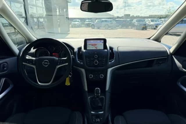 Opel Zafira (2013) thumbnail 3