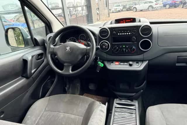 Peugeot Partner (2012) thumbnail 3