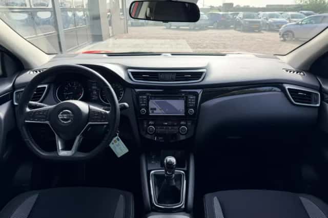 Nissan Qashqai (2018) thumbnail 3