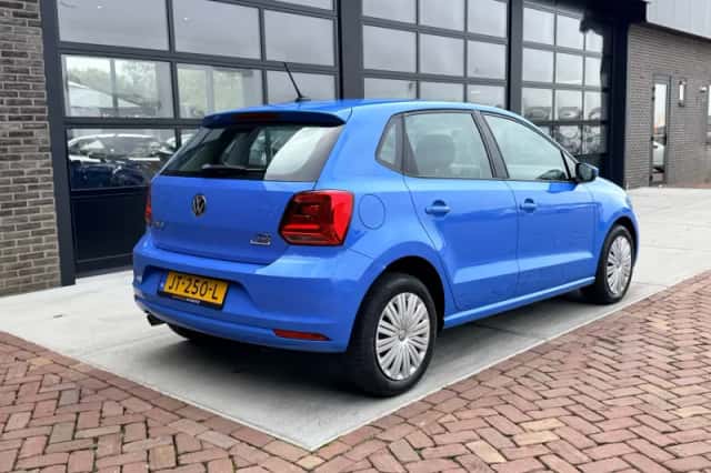 Volkswagen Polo (2016) thumbnail 2