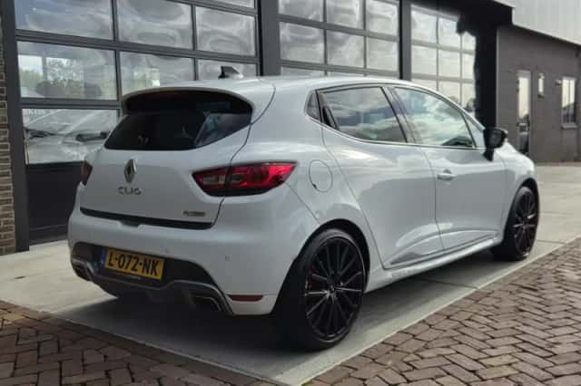 Renault Clio (2016) thumbnail 2