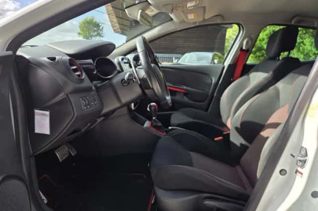 Renault Clio (2016) thumbnail 5