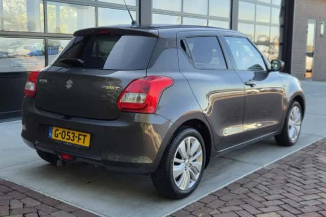 Suzuki Swift (2017) thumbnail 2