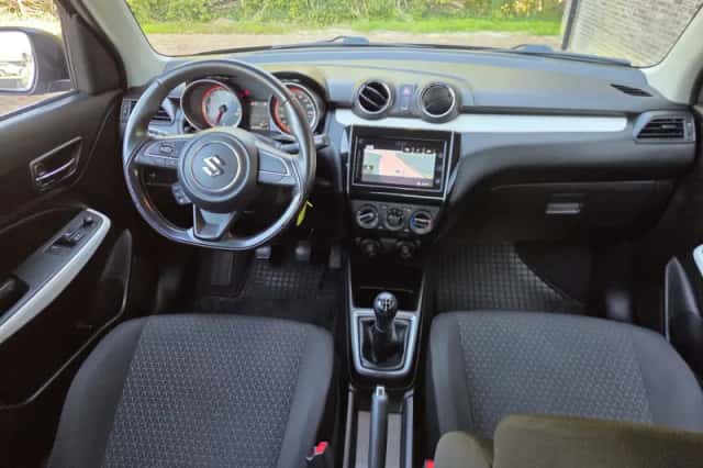 Suzuki Swift (2017) thumbnail 3