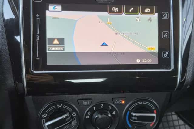 Suzuki Swift (2017) thumbnail 5