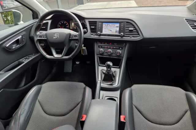 SEAT Leon (2015) thumbnail 3