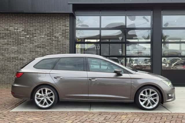 SEAT Leon (2015) thumbnail 6