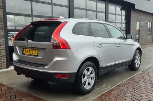 Volvo XC60 (2012) thumbnail 2