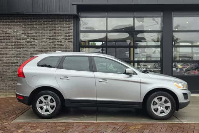 Volvo XC60 (2012) thumbnail 6