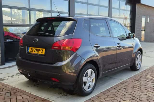 Kia Venga (2013) thumbnail 2
