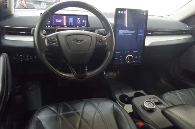 Ford Mustang Mach-E (2022) thumbnail 5