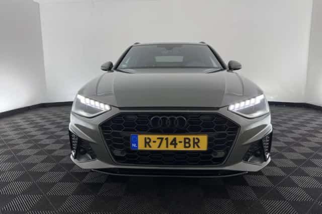 Audi A4 (2022) thumbnail 3
