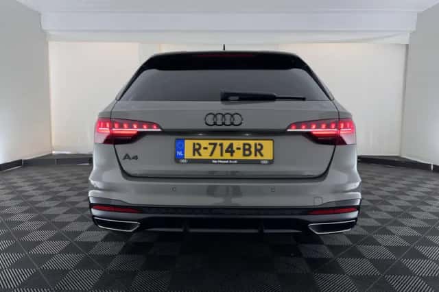 Audi A4 (2022) thumbnail 6