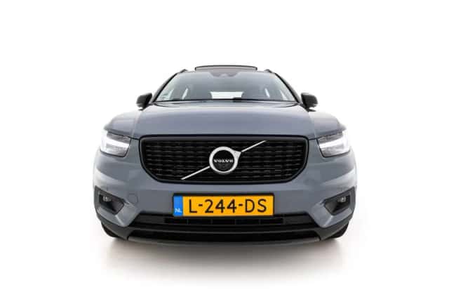 Volvo XC40 (2021) thumbnail 3