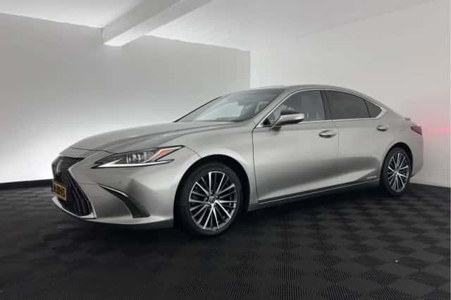 Lexus ES (2022) thumbnail 4
