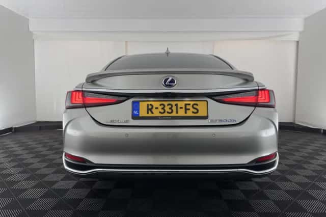 Lexus ES (2022) thumbnail 6
