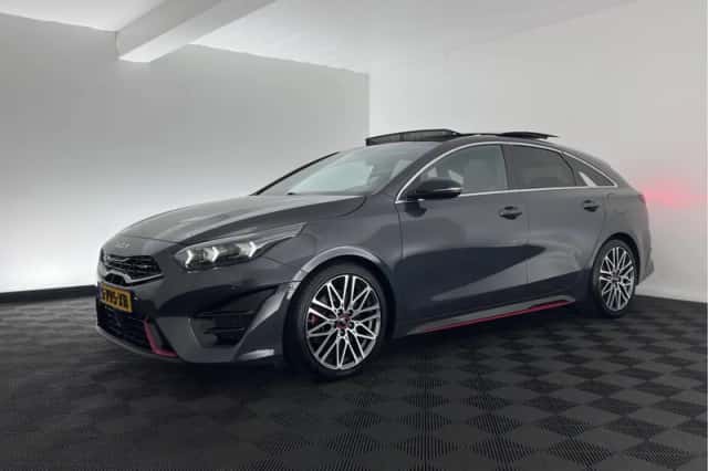Kia ProCeed (2023) thumbnail 4
