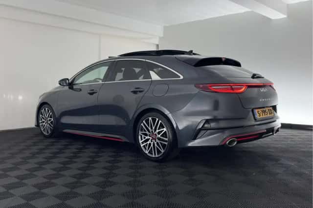 Kia ProCeed (2023) thumbnail 5