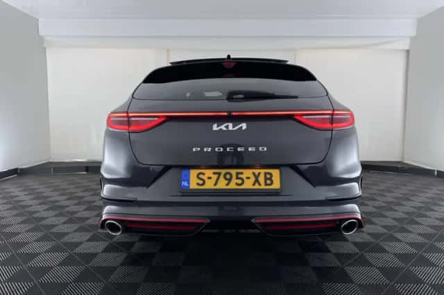 Kia ProCeed (2023) thumbnail 6
